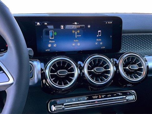 New 2026 Mercedes-Benz GLB 250 4MATIC image 10