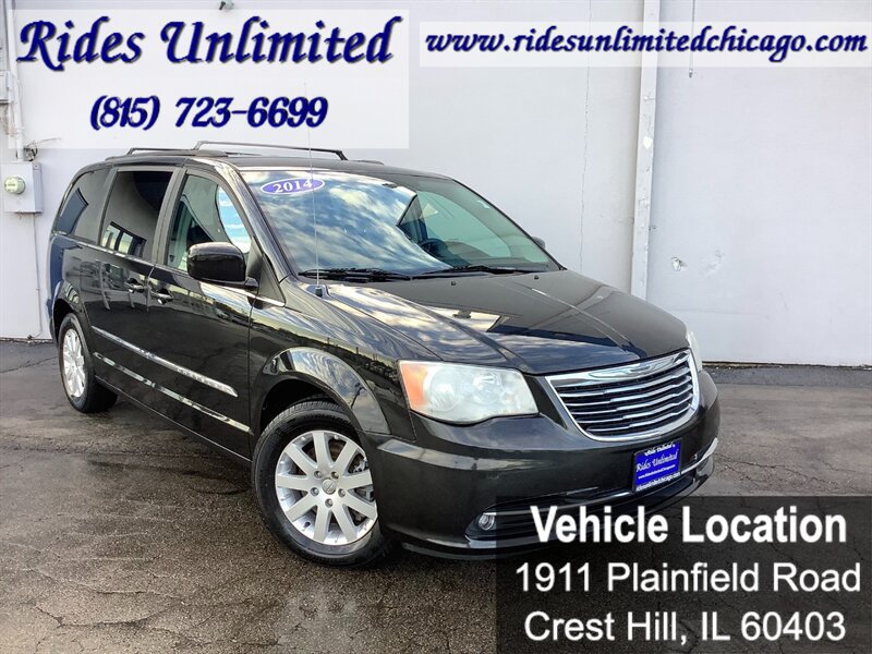 Used 2014 Chrysler Town & Country Touring FWD image 10