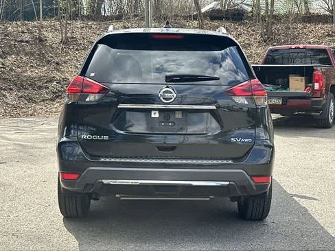 Used 2018 Nissan Rogue SV w/ Premium Package image 4