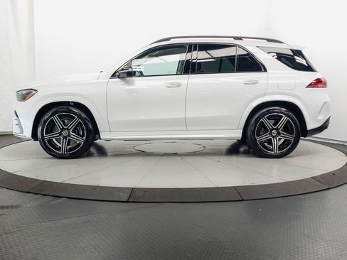 Used 2025 Mercedes-Benz GLE 450e 4MATIC w/ AMG Line Exterior image 4