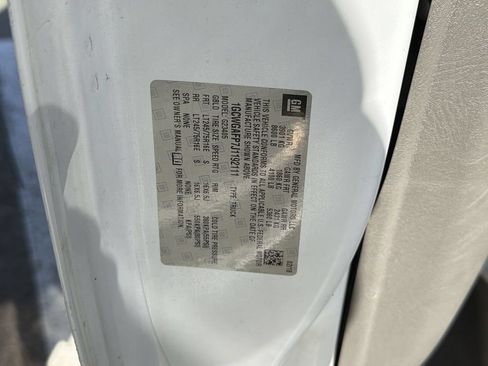 Used 2018 Chevrolet Express 2500 w/ Driver Convenience Package RWD image 6