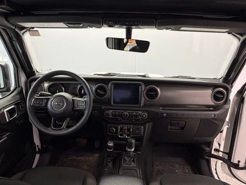 Used 2023 Jeep Wrangler Unlimited w/ Sun & Screen Package AWD/4WD image 16