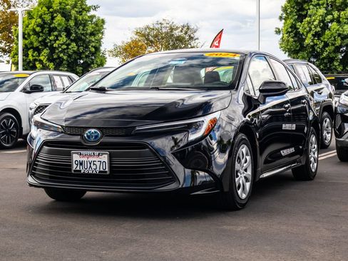 Used 2024 Toyota Corolla LE FWD image 3