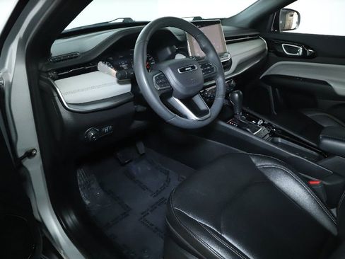 Used 2025 Jeep Compass Limited AWD/4WD image 17