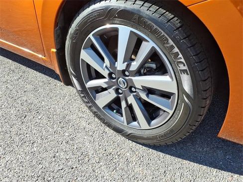 Used 2020 Nissan Versa SV image 4