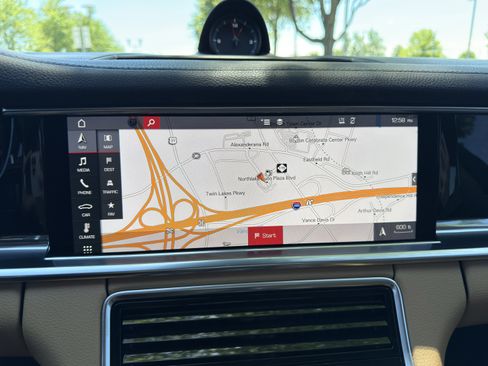 Used 2018 Porsche Panamera image 27