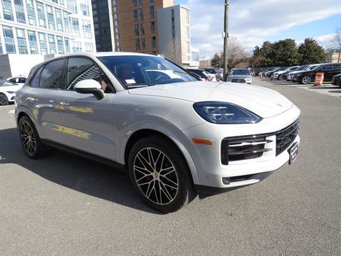 Used 2024 Porsche Cayenne S image 5