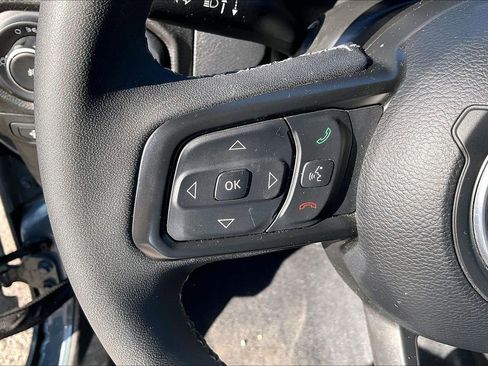 Used 2025 Jeep Wrangler Willys image 11