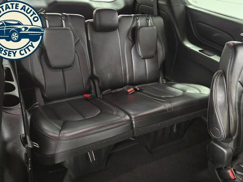 Used 2025 Chrysler Pacifica Select FWD image 38