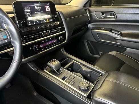Used 2024 Nissan Pathfinder SL AWD/4WD image 30