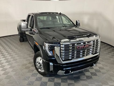 Used 2025 GMC Sierra 3500 Denali w/ Denali Reserve Package AWD/4WD image 44