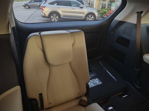 Certified 2025 Kia Carnival EX FWD image 20