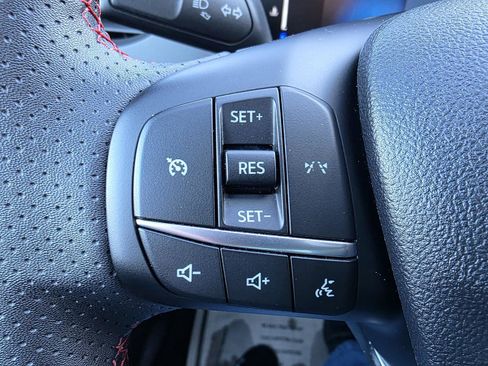 Used 2025 Ford Escape ST-Line image 17