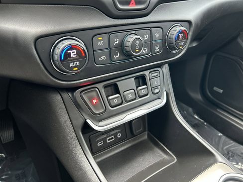 Used 2018 GMC Terrain Denali w/ Comfort Package image 20