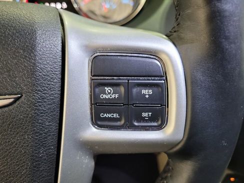 Used 2015 Chrysler Town & Country Touring w/ Driver Convenience Group image 31