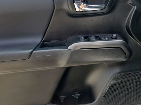 Used 2022 Toyota Tacoma TRD Sport w/ Technology Package image 24