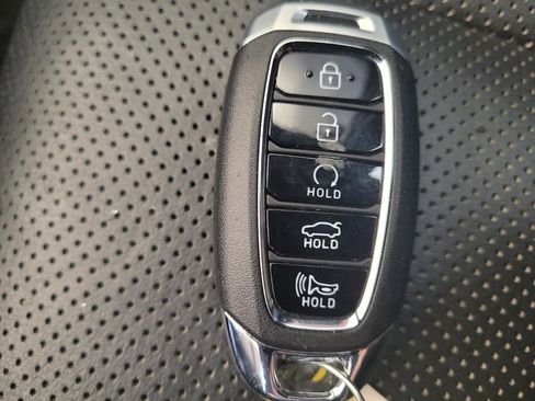 Used 2021 Hyundai Elantra Limited FWD image 32
