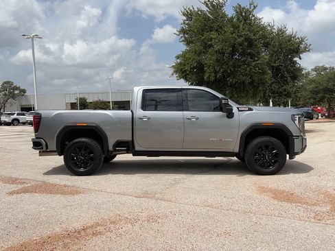 Used 2025 GMC Sierra 2500 AT4 w/ AT4 Premium Plus Package AWD/4WD image 4