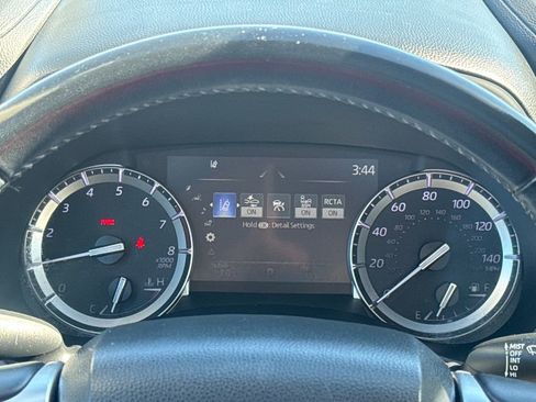 Used 2022 Toyota Highlander XLE AWD/4WD image 18