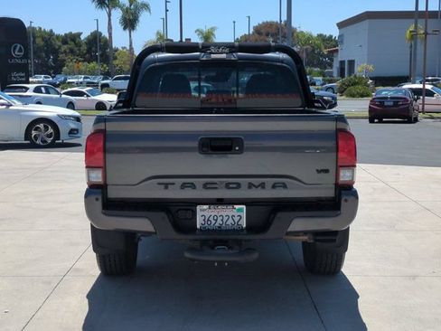 Used 2019 Toyota Tacoma TRD Sport w/ Technology Package AWD/4WD image 6