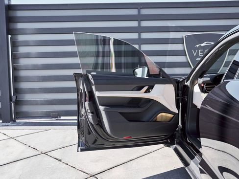 Used 2020 Porsche Taycan Turbo S image 31