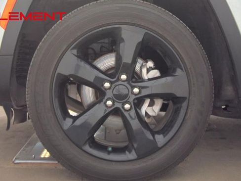 Used 2023 Jeep Grand Cherokee Altitude image 11