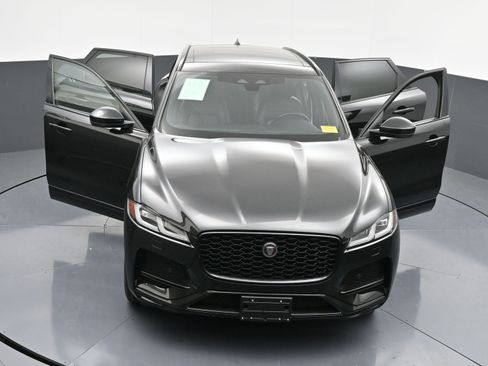 Used 2022 Jaguar F-PACE S image 44