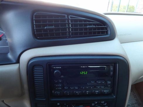 Used 2003 Ford Windstar SE image 22