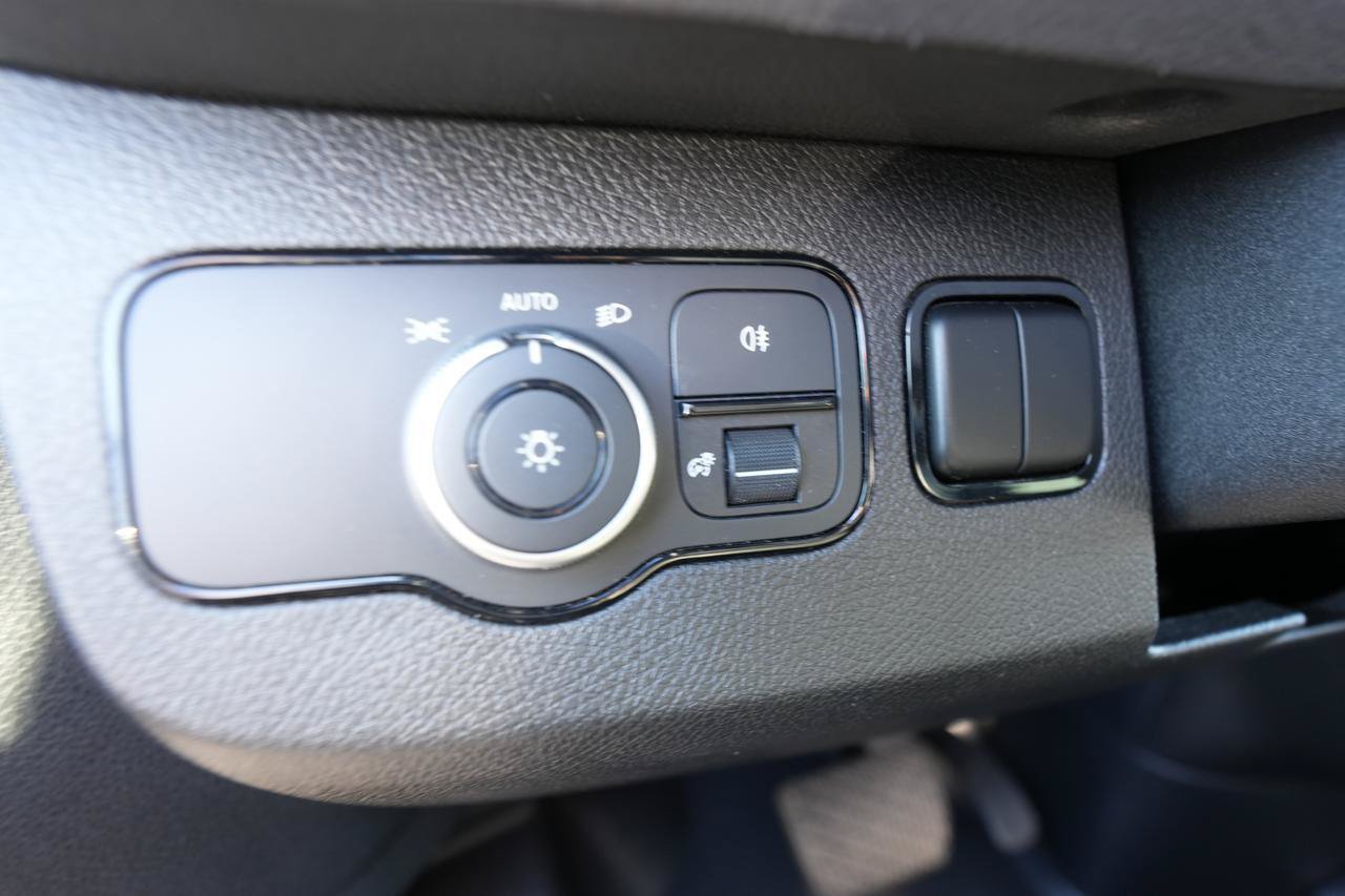 Used 2025 Mercedes-Benz Sprinter 2500 image 16