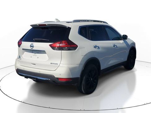 Used 2017 Nissan Rogue SV AWD/4WD image 4