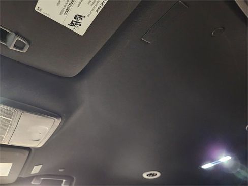 Used 2024 Chevrolet Traverse Z71 image 25