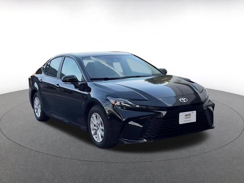 Used 2025 Toyota Camry LE image 3