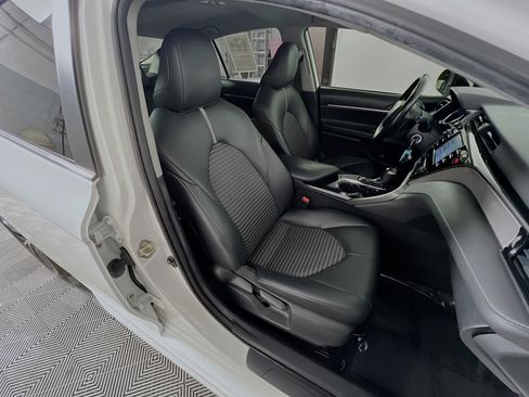Used 2019 Toyota Camry SE FWD image 30