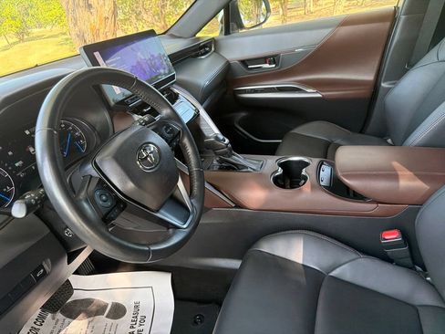 Used 2024 Toyota Venza XLE AWD/4WD image 28