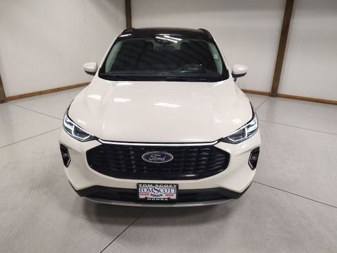Used 2023 Ford Escape Platinum w/ Premium Technology Package AWD/4WD image 3