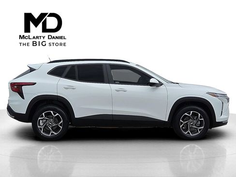 Certified 2025 Chevrolet Trax LT w/ Driver Confidence Package image 6