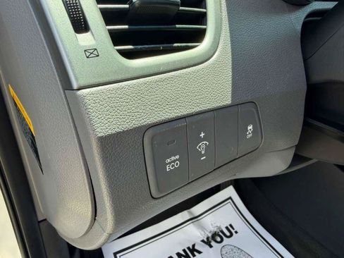 Used 2013 Hyundai Elantra GLS FWD image 12