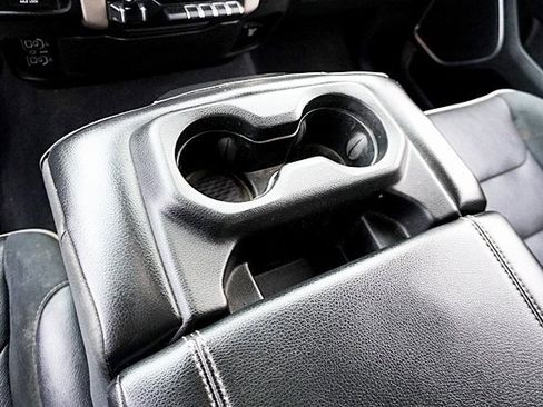 Used 2019 RAM 1500 Laramie image 32