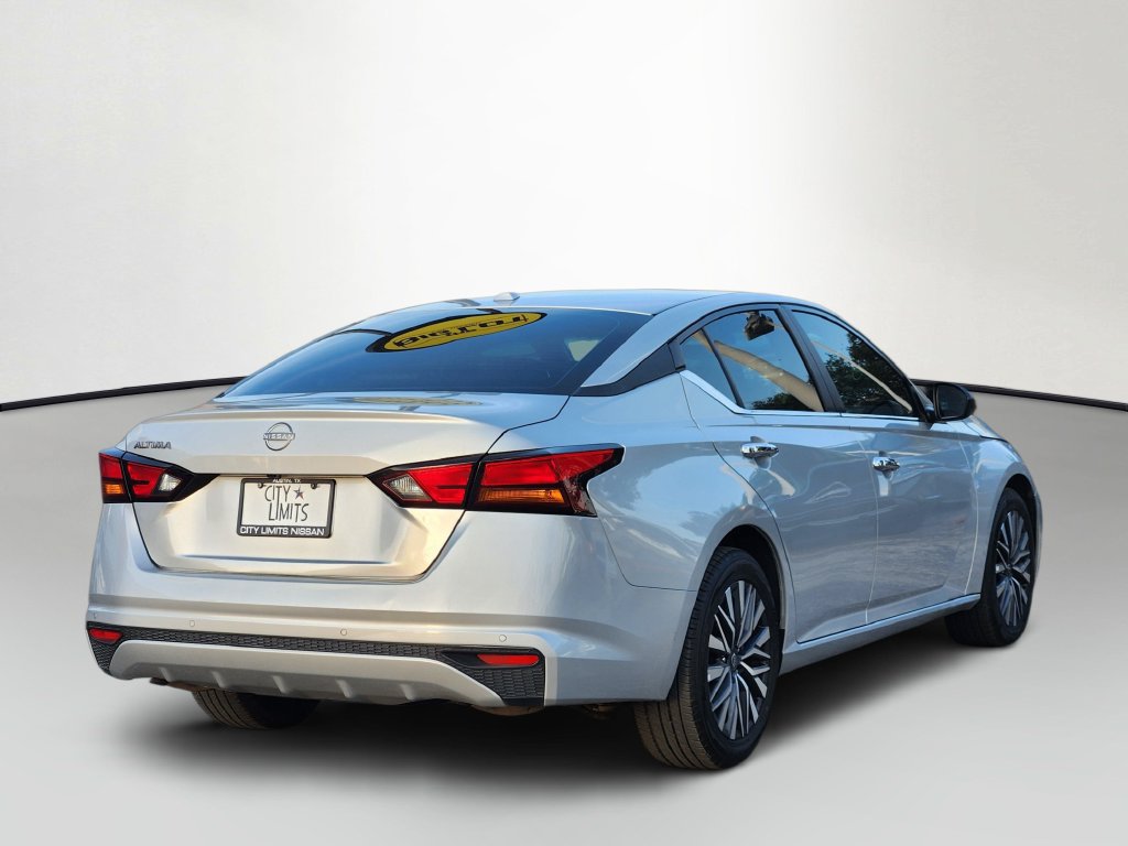 Used 2025 Nissan Altima 2.5 SV FWD image 7
