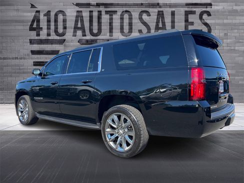 Used 2020 Chevrolet Suburban LT w/ Luxury Package image 8
