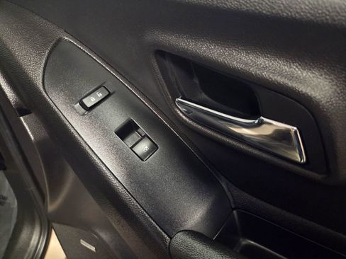 Used 2018 Chevrolet Trax LT w/ Sun & Sound Package image 60