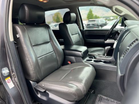 Used 2022 Toyota Sequoia TRD Sport AWD/4WD image 22