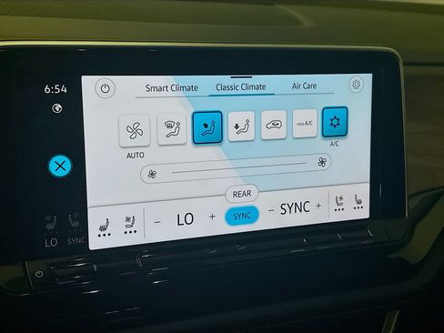 Used 2025 Volkswagen Atlas SE AWD/4WD image 25