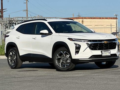 New 2026 Chevrolet Trax LT image 1