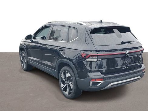 New 2026 Volkswagen Taos SE image 3