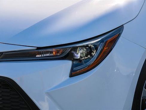 Used 2021 Toyota Corolla LE image 8
