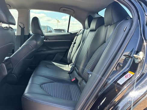 Used 2018 Toyota Camry SE image 7