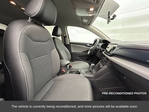 Used 2022 Volkswagen Taos SE image 15