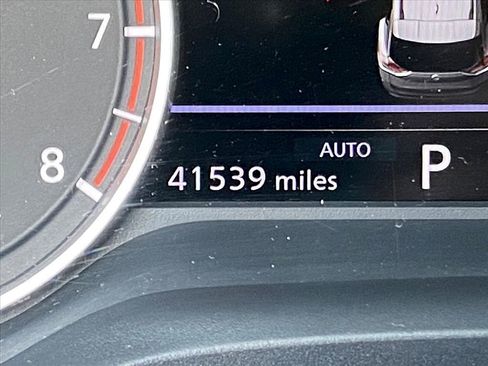 Used 2023 Nissan Rogue SV image 12