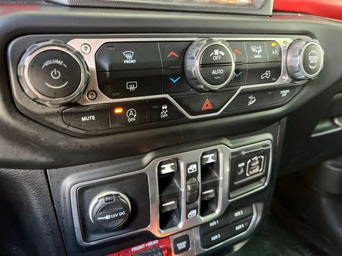 Used 2018 Jeep Wrangler Unlimited Rubicon AWD/4WD image 33